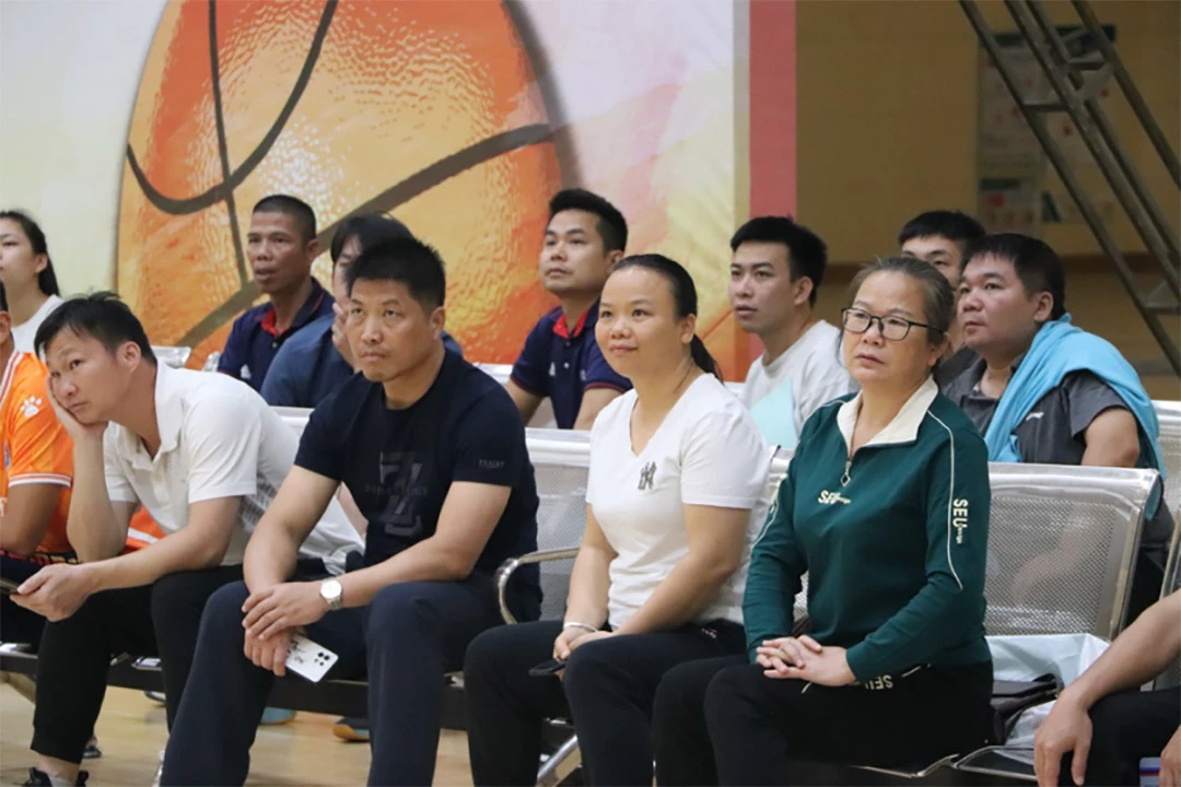 老年篮球爱好者如何保持罚球的手感？_0